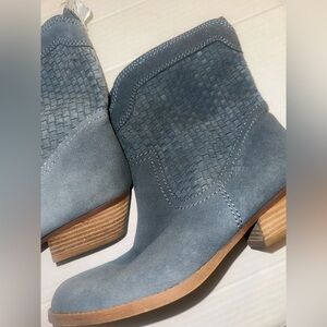 Stunning dusty blue new Nine West boots 9.5